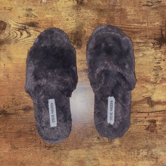 Steve Madden Fuzzy Gray Slippers - Size 9 - Picture 2 of 3